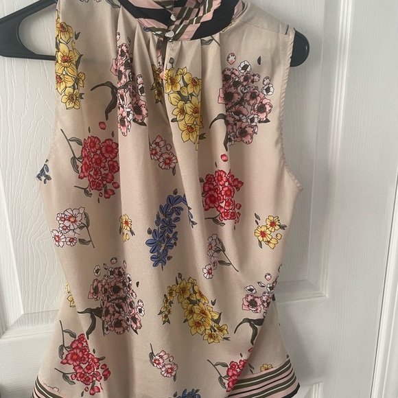 Halter Neck Flower print Blouse Ivory - Picture 2 of 3